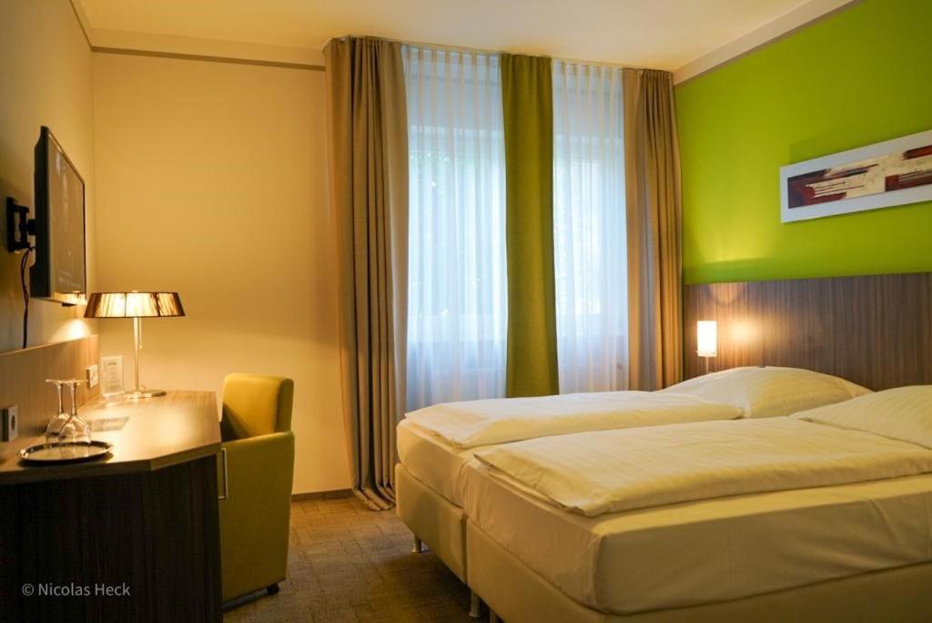Hotel Ambiente Walldorf Walldorf  Bagian luar foto