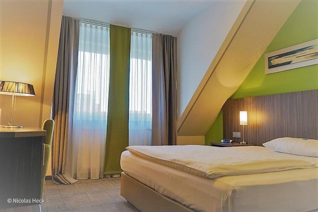Hotel Ambiente Walldorf Walldorf  Bagian luar foto