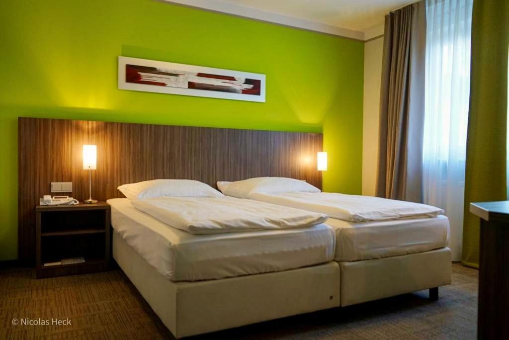 Hotel Ambiente Walldorf Walldorf  Bagian luar foto
